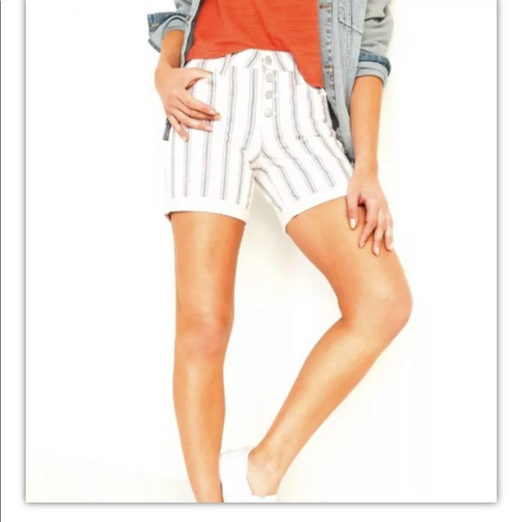 Old Navy Pants - BNWT Old Navy Button Fly Stripe Jean Shorts 12